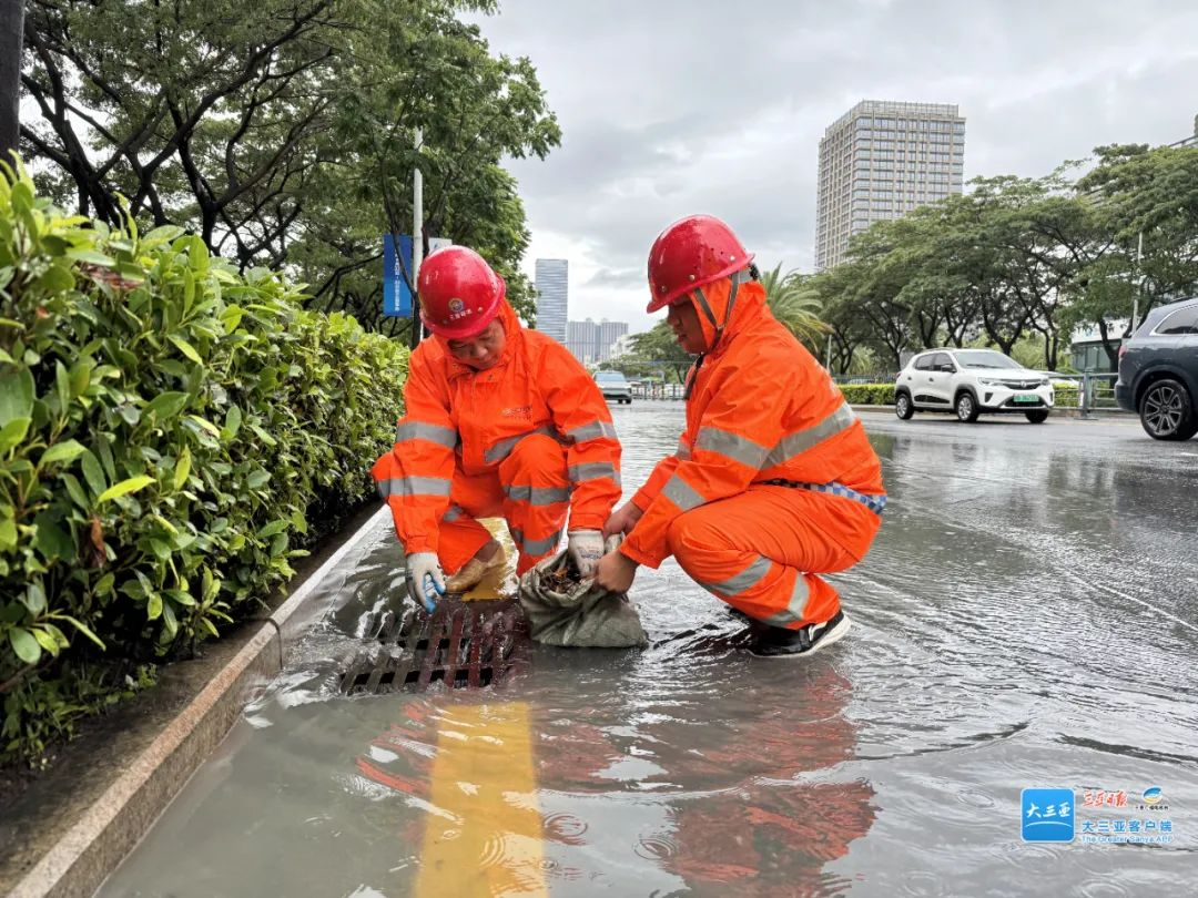 迎戰(zhàn)暴雨！300+環(huán)農(nóng)人火速排澇保暢通